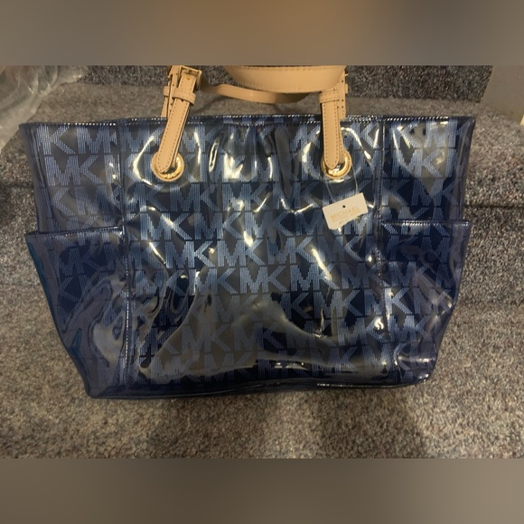 Michael Kors Signature PVC jet set tote in Navy Blue - Picture 3 of 12